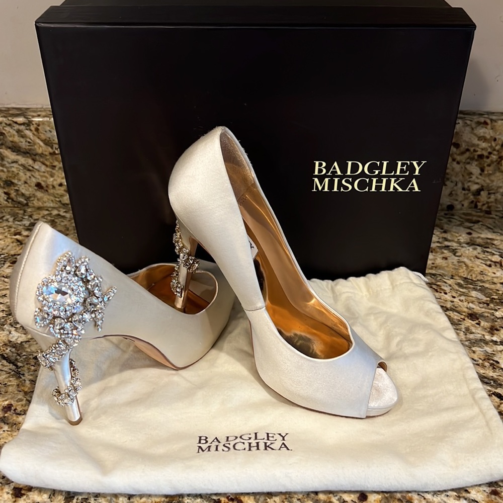 Badgley Mischka shoes size 6 worn one time great condition